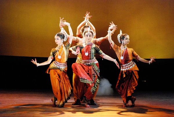 Индийский танец лучше любой диеты